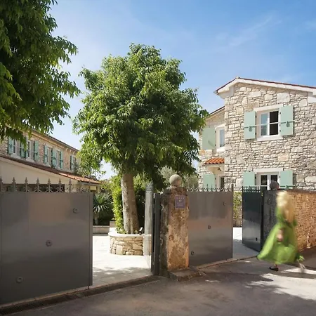 Rustic Pietre Distria With Pool In Kanfanar بيت للعطل