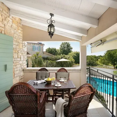 Rustic Pietre Distria With Pool In Kanfanar Nyaraló