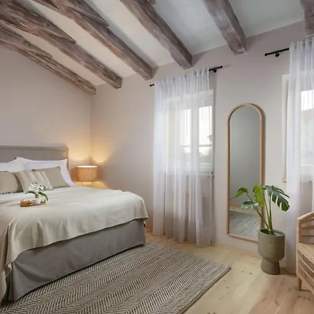 Rustic Pietre Distria With Pool In Kanfanar
