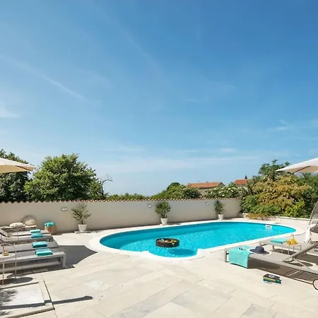 Rustic Pietre Distria With Pool In Kanfanar *